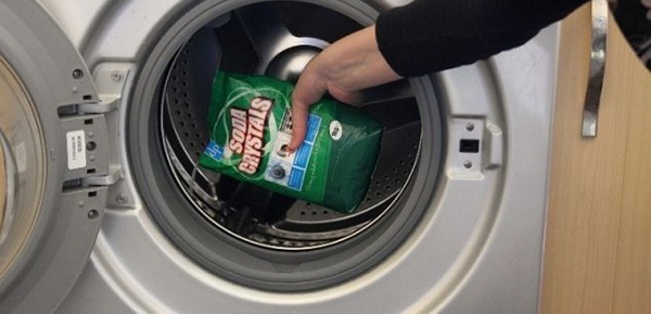Có nên dùng bột vệ sinh máy giặt không