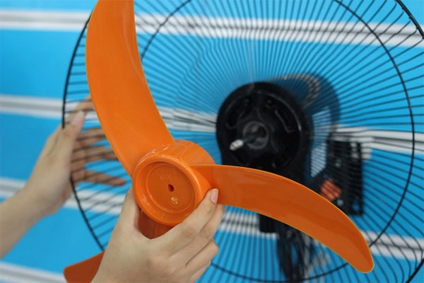 vệ sinh quạt treo tường đúng cách